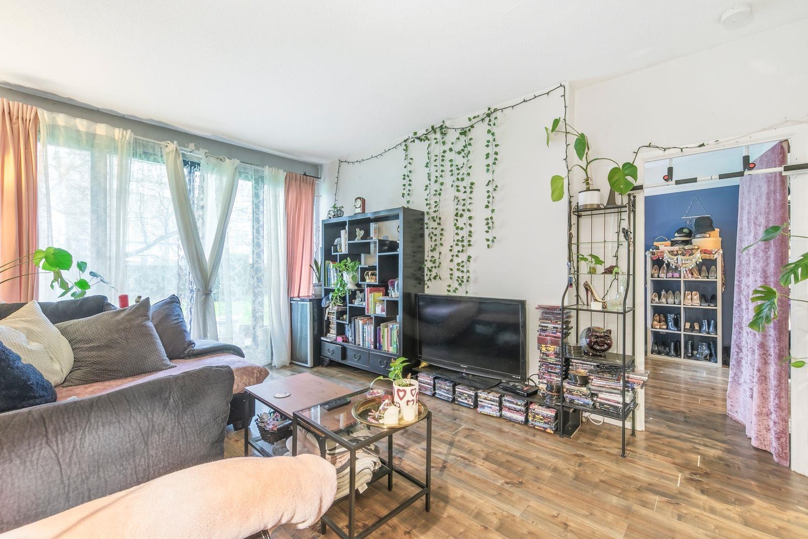 828 Agnes Street 101