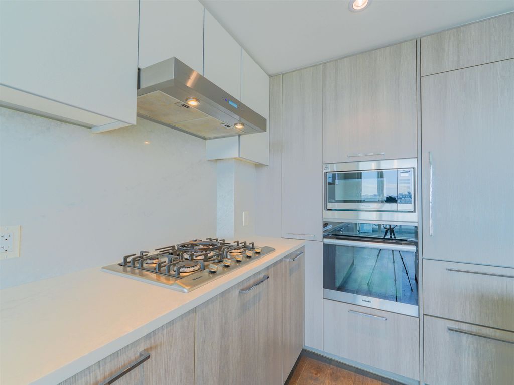 listing image 1100811511329857039
