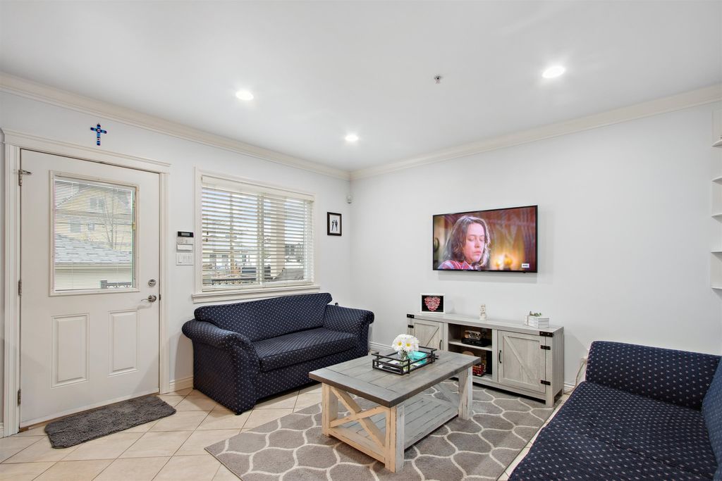 listing image 1103657821359743099