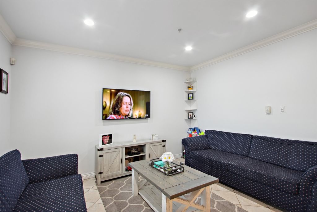 listing image 1101513986162009473