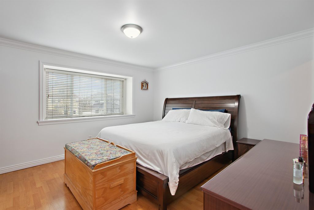 listing image 1103945683915069919