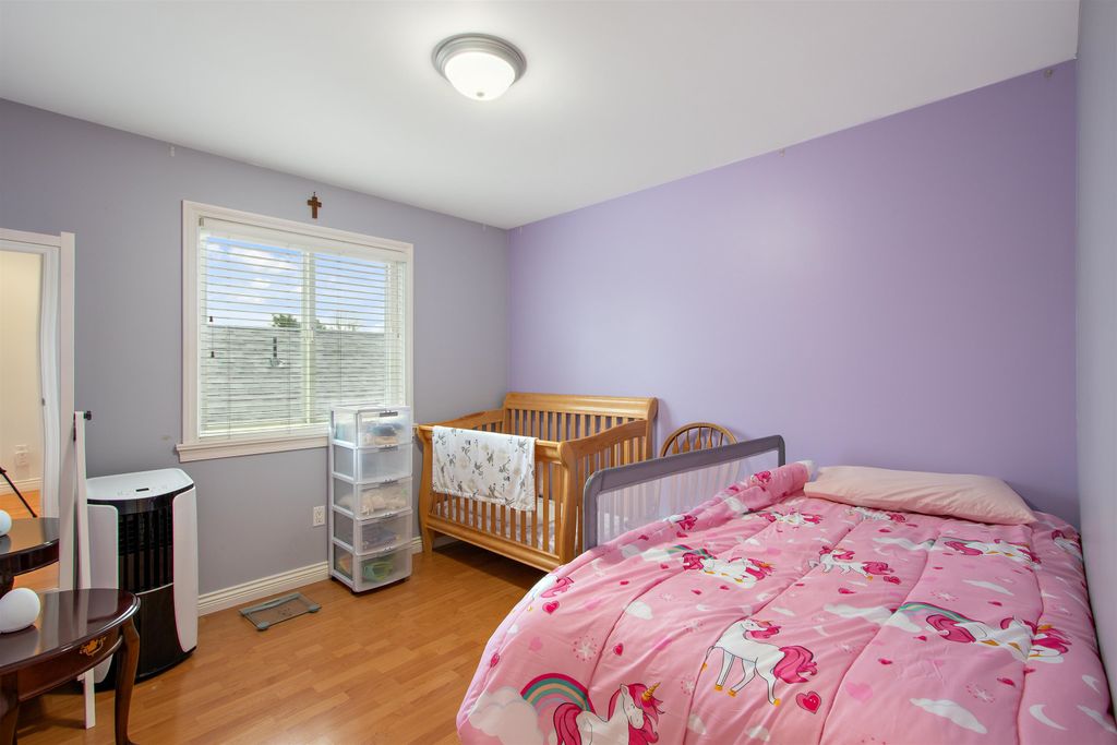 listing image 1101569860625662333
