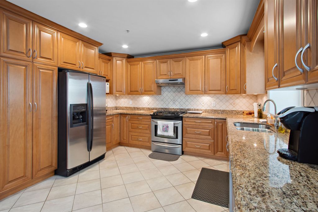 listing image 1102967402970311364