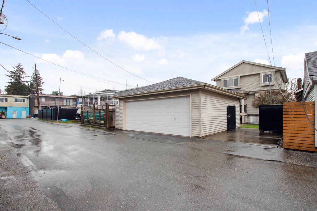 listing image 1106376172755040827
