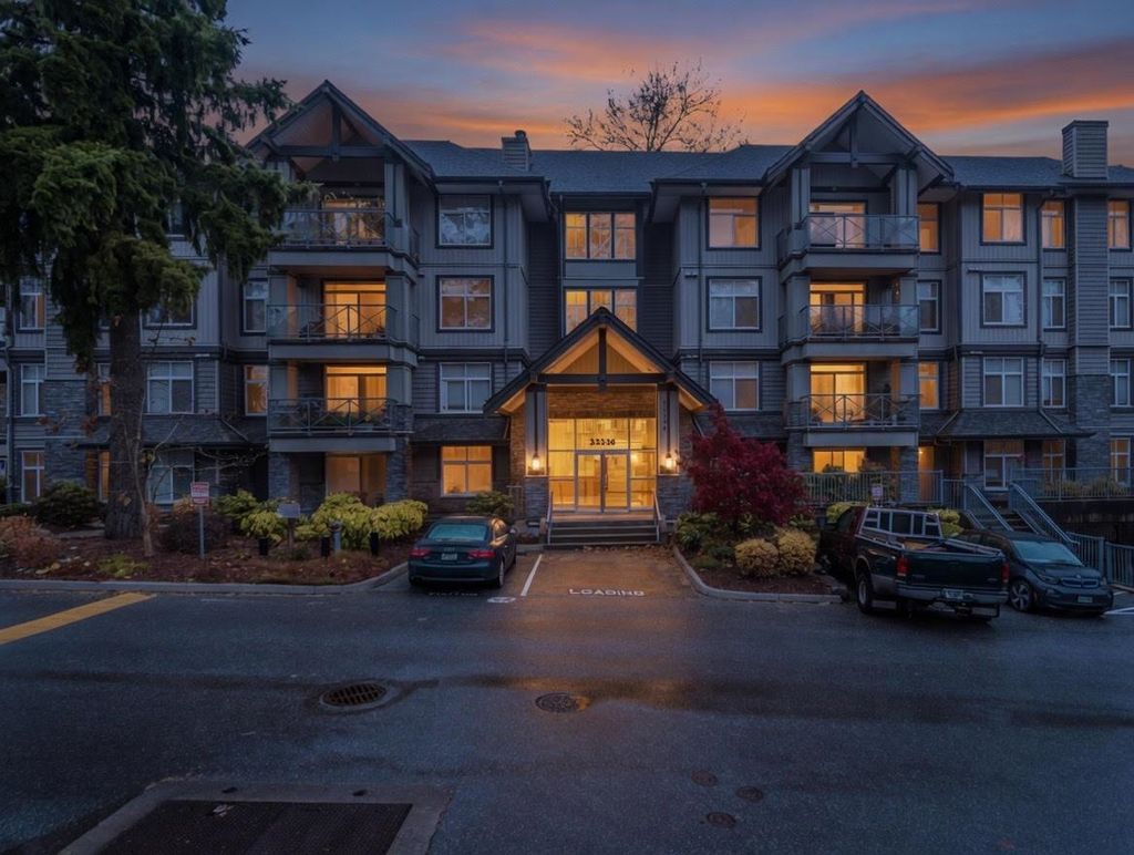 Photo of 33338 E Bourquin Crescent #407, Abbotsford, BC V2S 1Y1 (MLS # R3115086)