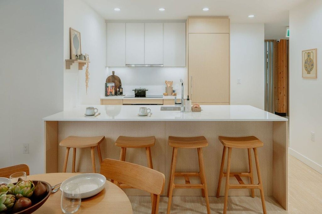 listing image 1100047056998326404