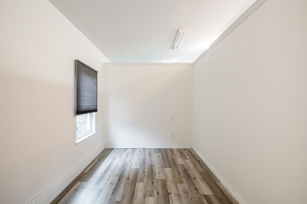 listing image 1106607636001255375