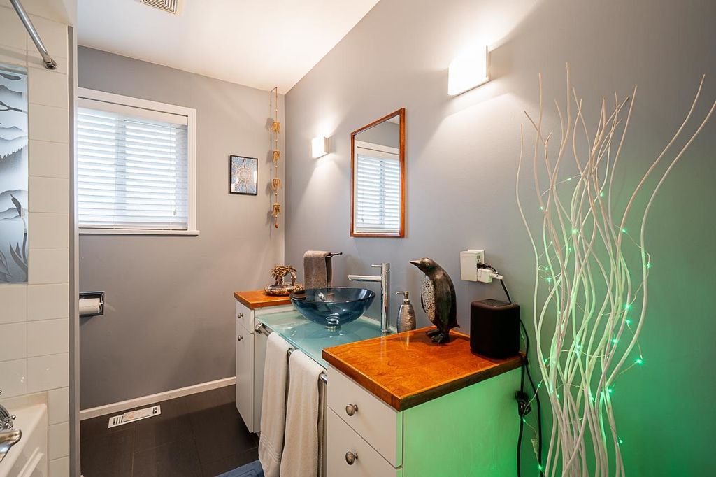 listing image 1105886675316934205