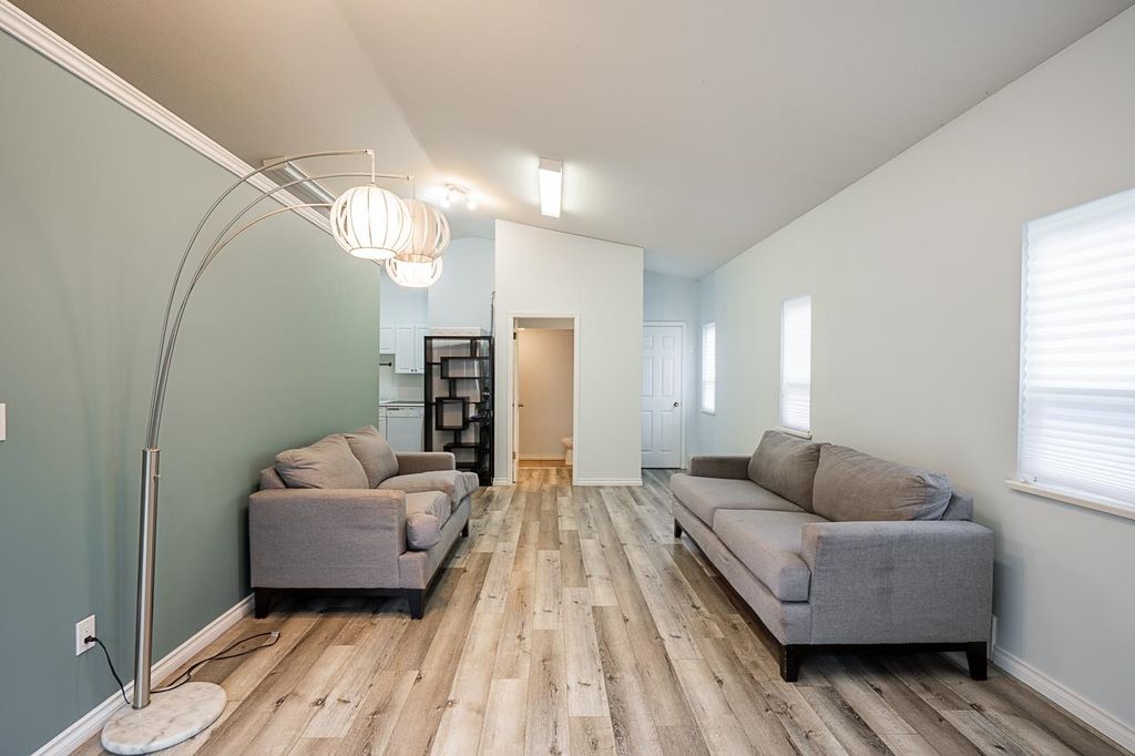 listing image 1105614638369213939
