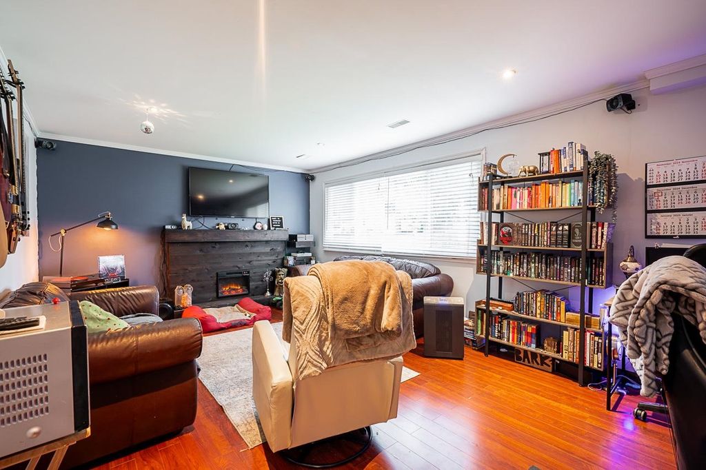 listing image 1102086903900275138