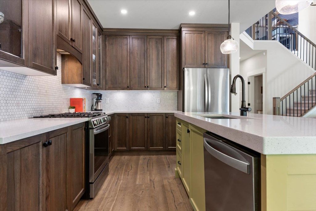 listing image 1102160202793458066