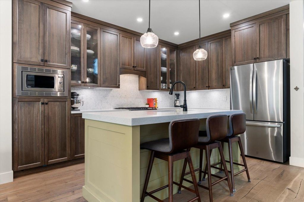 listing image 1103248188304742055