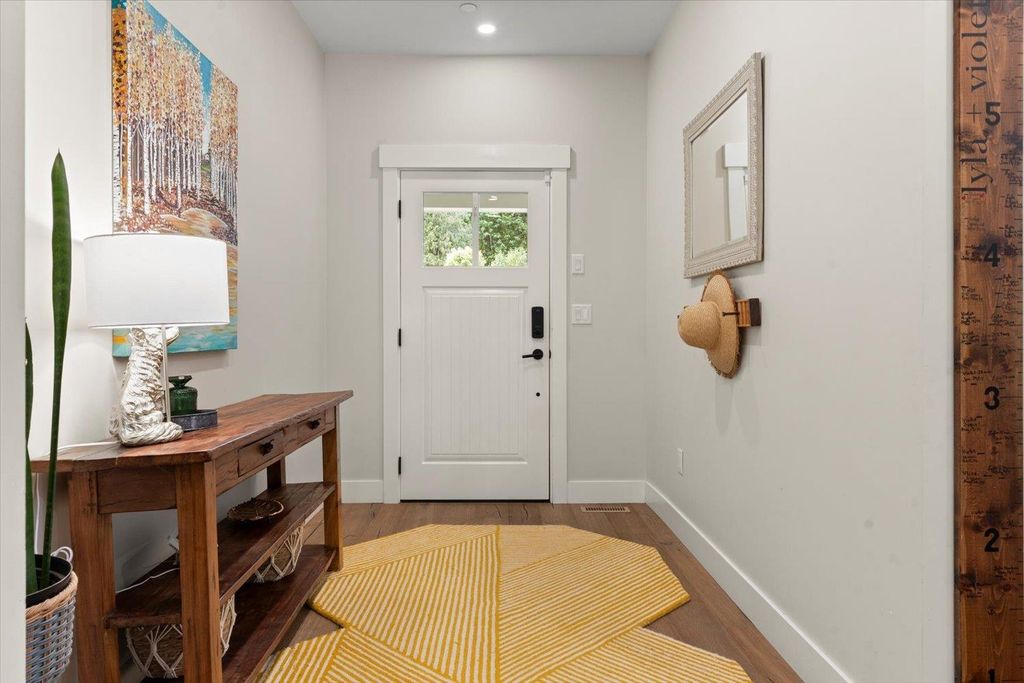 listing image 1105246787558419330