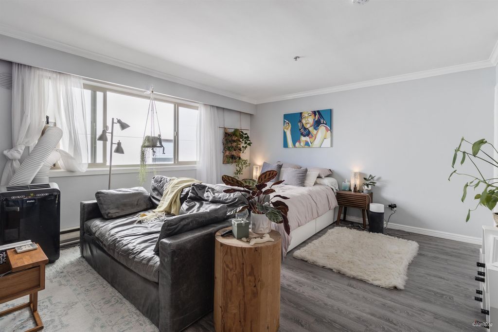 listing image 1102909210882449759