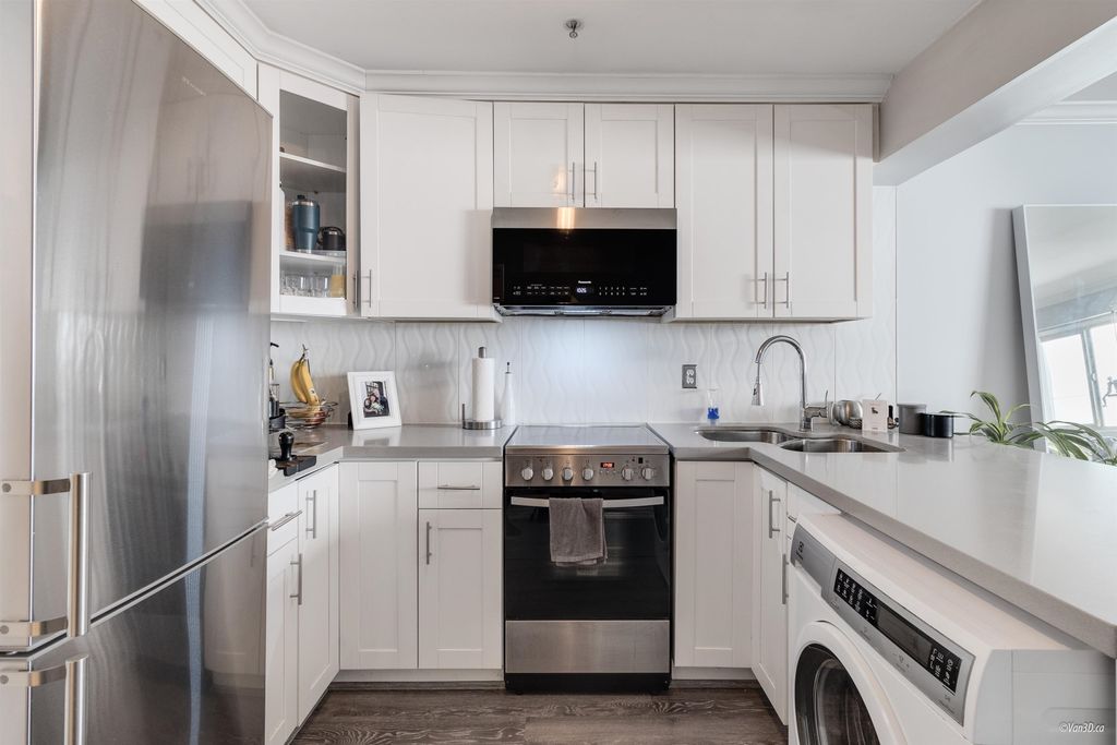 listing image 1103940606091844400