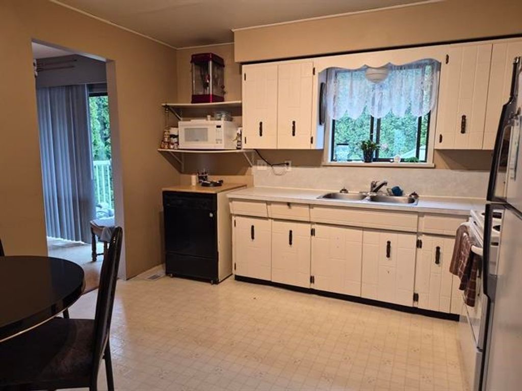 Photo of 46494 Elliott Avenue, Chilliwack, BC V2P 6L3 (MLS # R3104324)