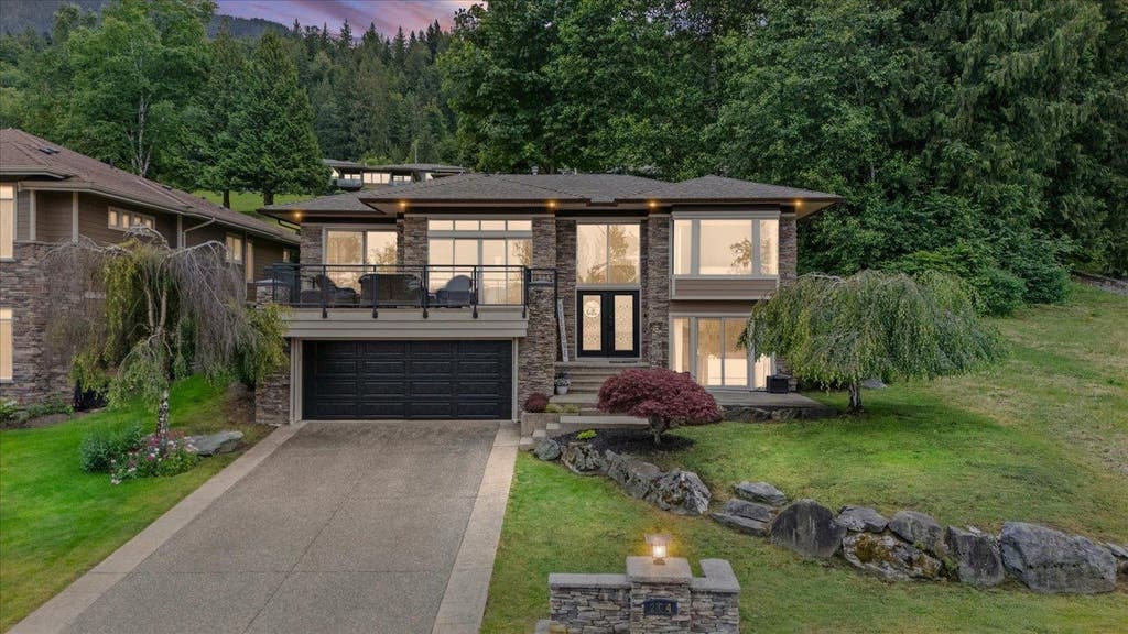 Photo of 51075 Falls Court #204, Chilliwack, BC V4Z 1K7 (MLS # R3134137)