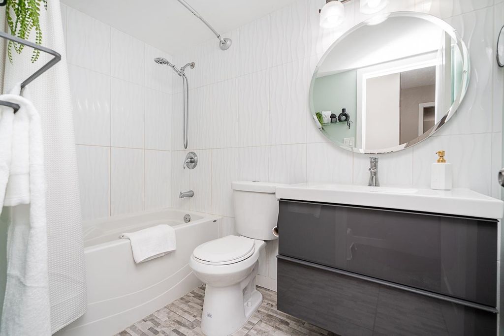 listing image 1104559704629097215