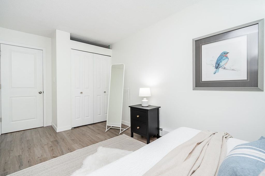 listing image 1103032696329545150