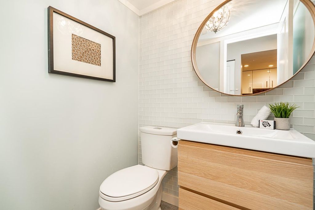 listing image 1109259576359075967