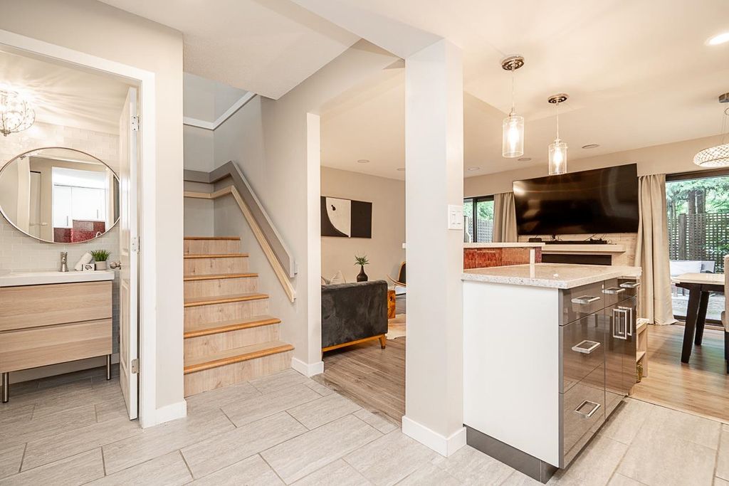 listing image 1108254232528974657
