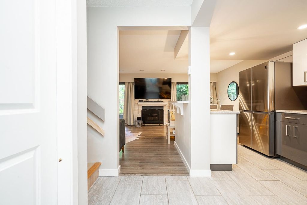 listing image 1102102388606346167