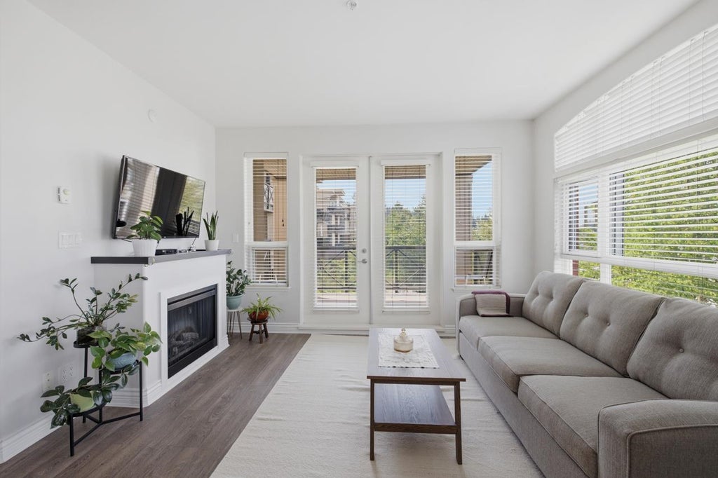 Photo of 2970 King George Boulevard #319, Surrey, BC V4P 0E6 (MLS # R3149523)