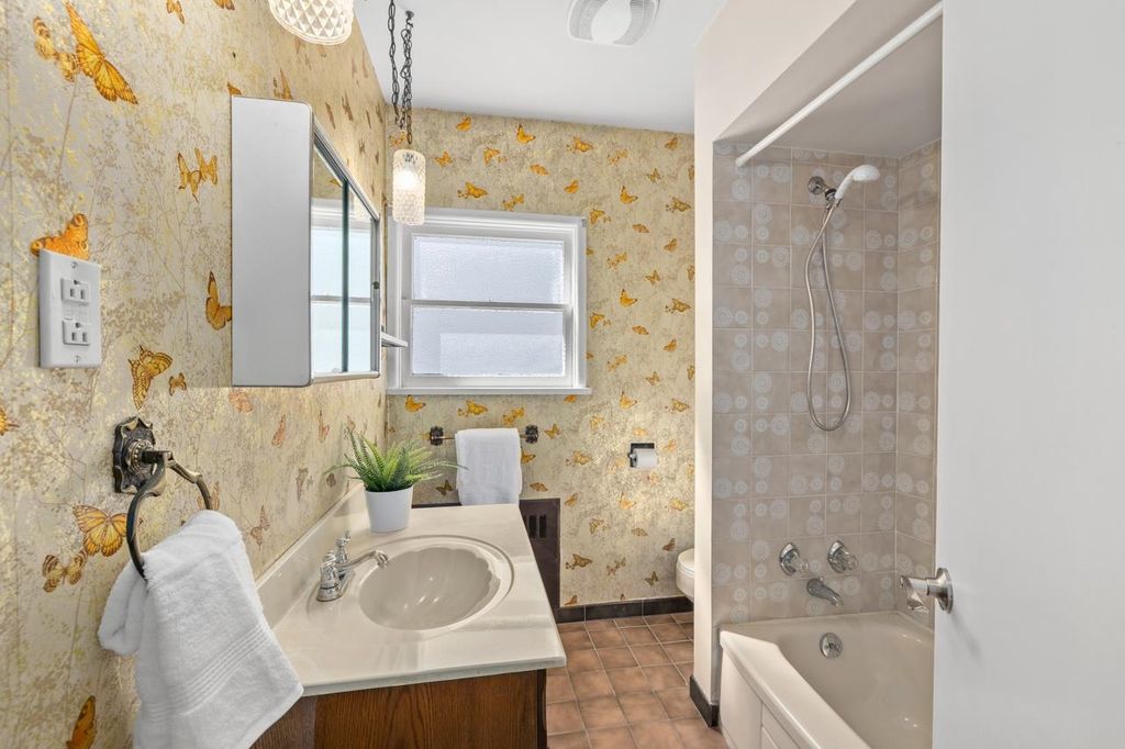listing image 1107900927339564289