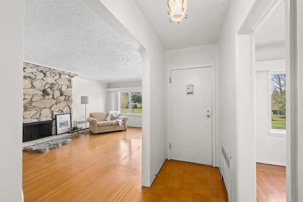 listing image 1103660341222606152