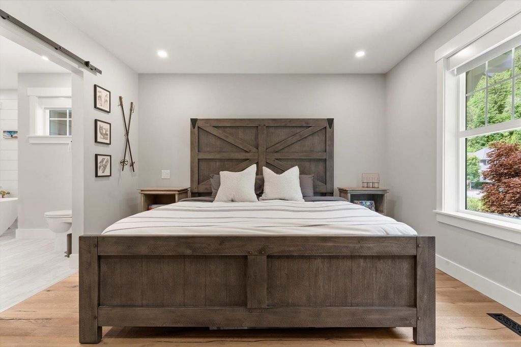 listing image 1102650704515847172