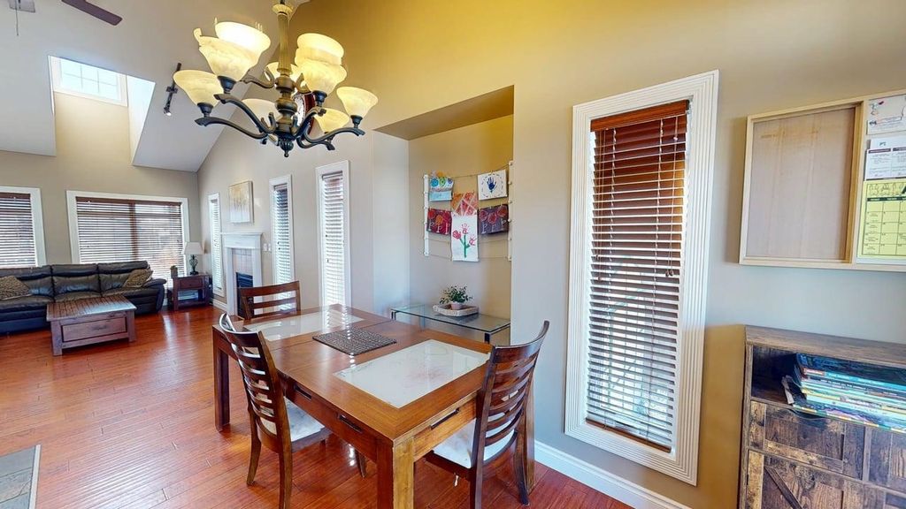 listing image 1103680094351135149
