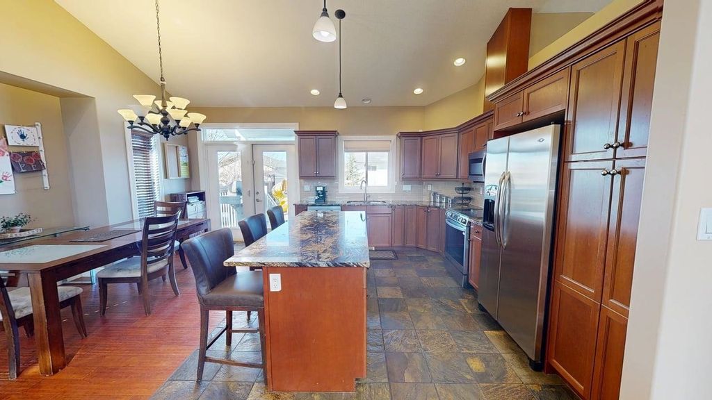 listing image 1103758423964762243