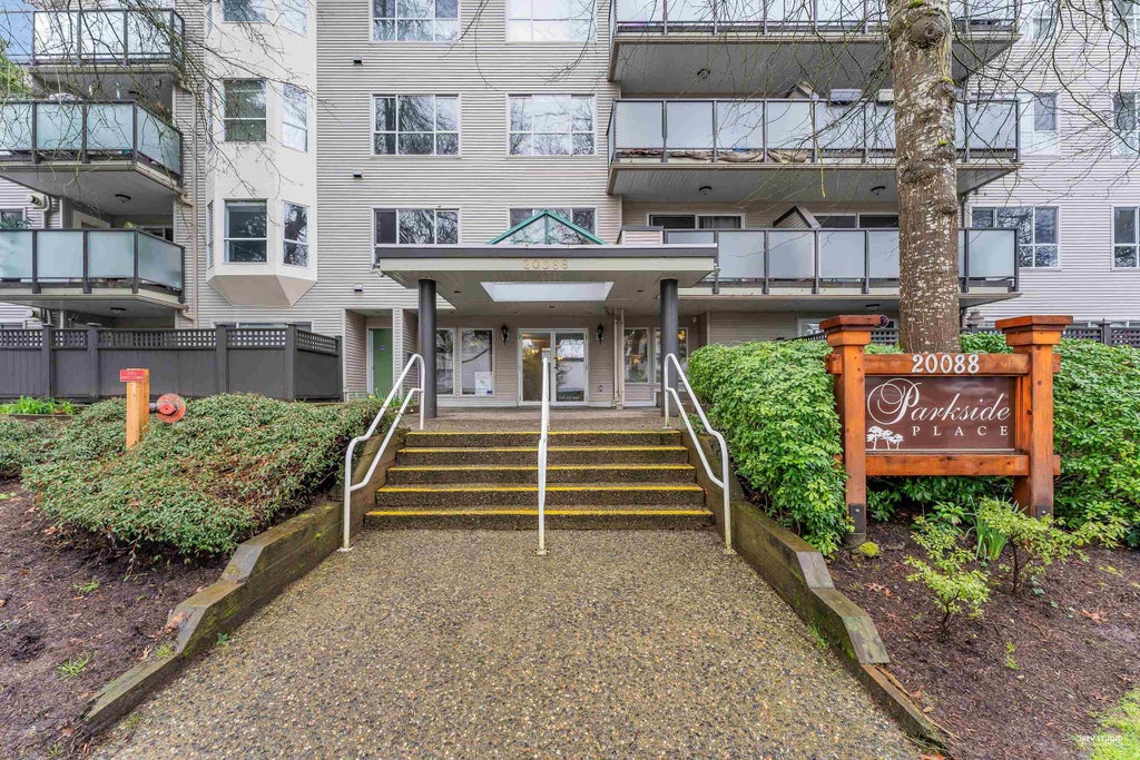 Photo of 20088 55a Avenue #404, Langley, BC V3A 4K9 (MLS # R3142463)