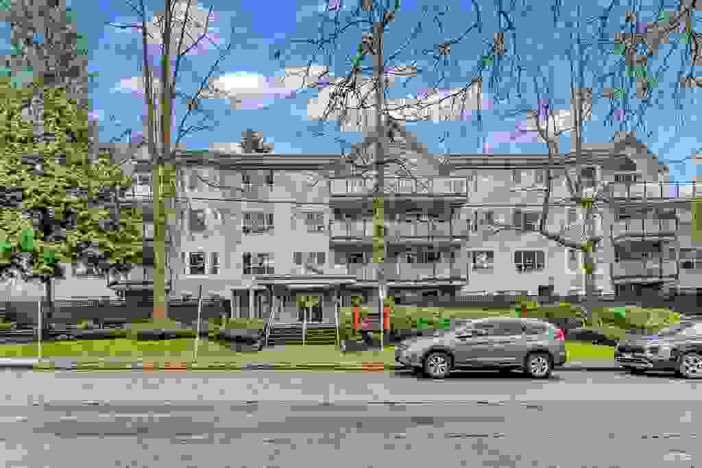 Photo of 20088 55a Avenue #404, Langley, BC V3A 4K9 (MLS # R3142463)