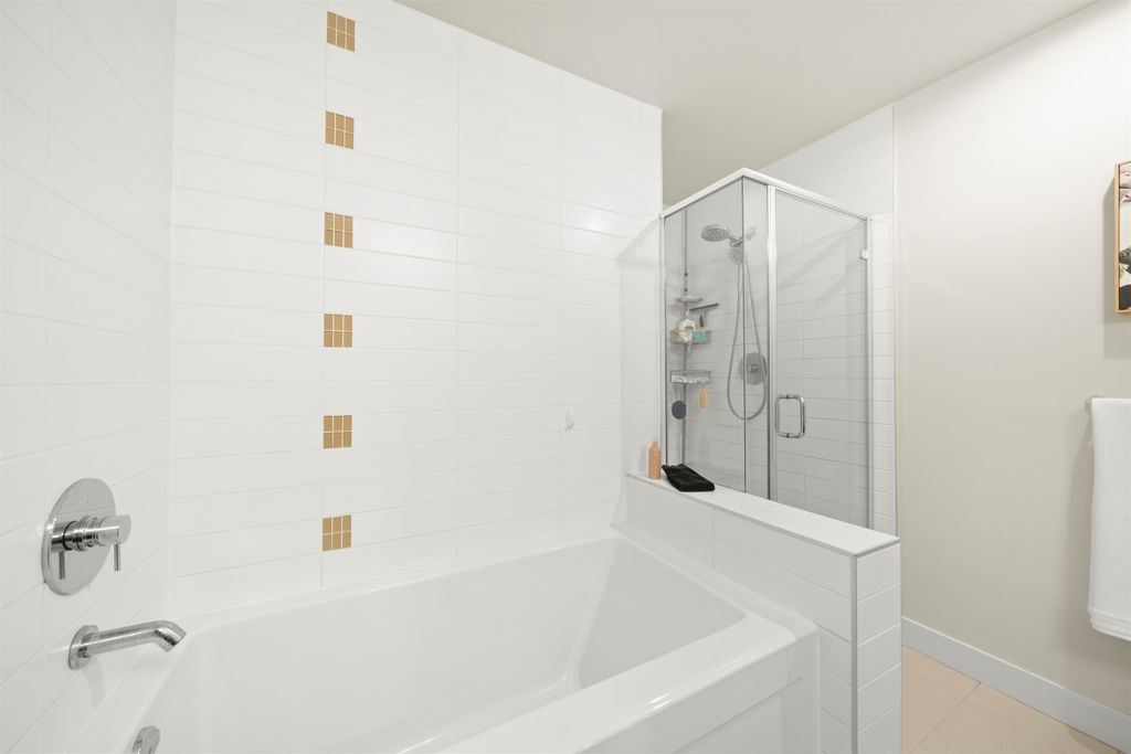 listing image 1109325664311621480