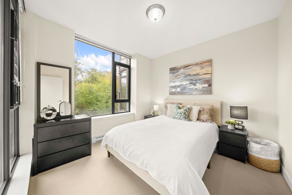 listing image 1102440534425825360
