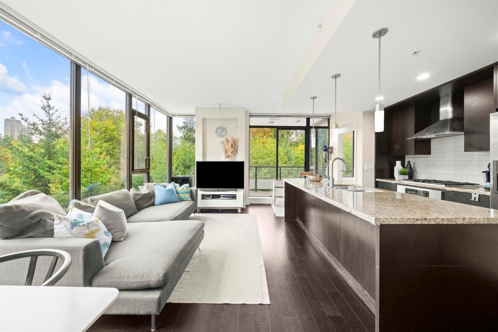 listing image 1104770624372345794