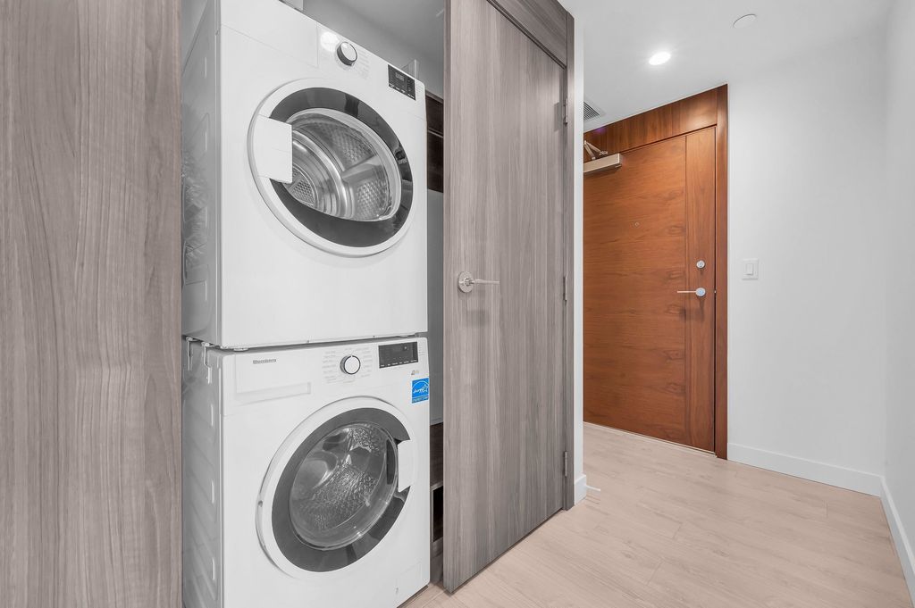listing image 1107012684605982298