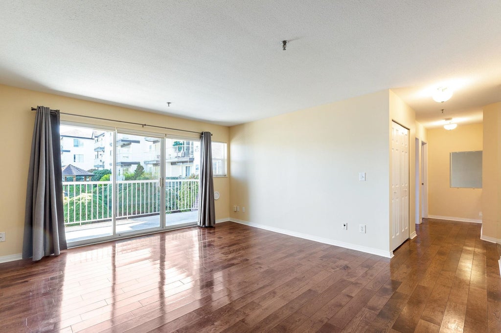 Photo of 33535 King Road #104, Abbotsford, BC V2S 6Z5 (MLS # R3158237)