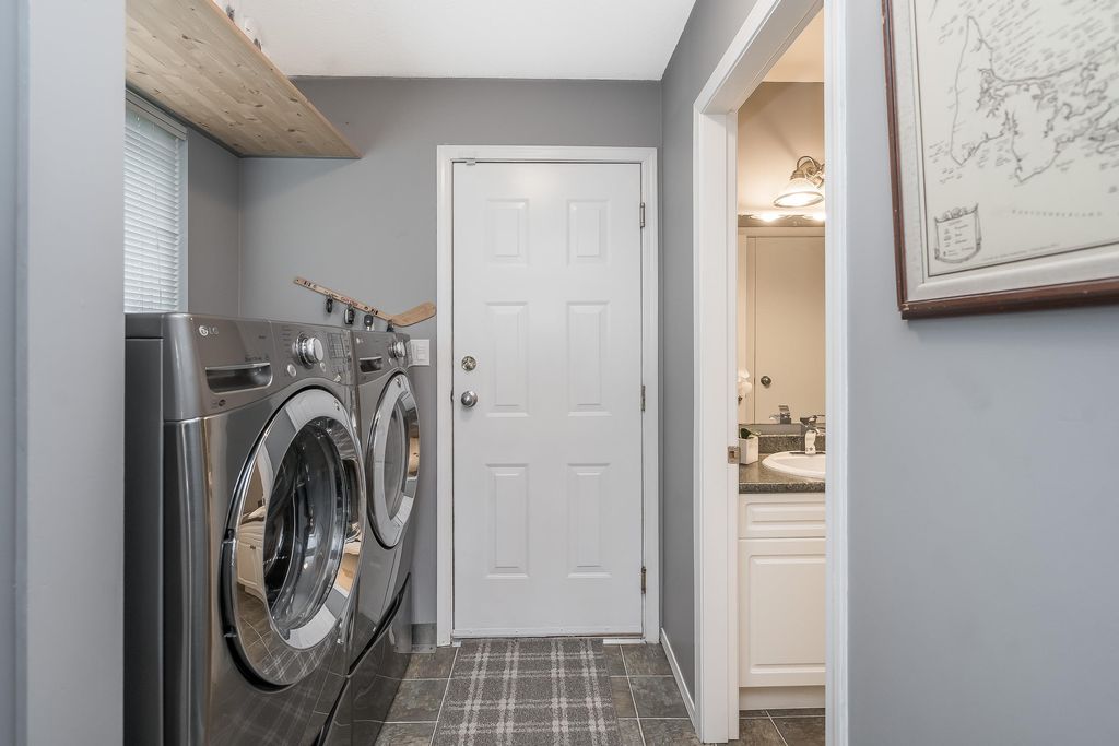 listing image 1109097381354192192