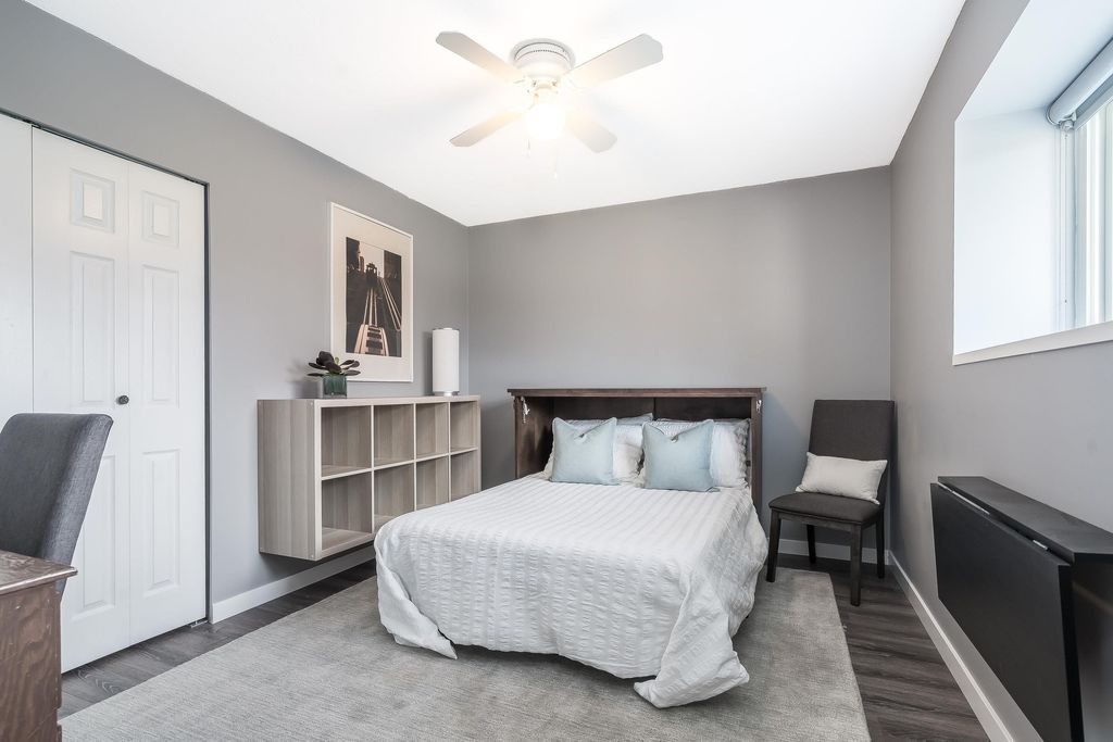 listing image 1106415794891772373