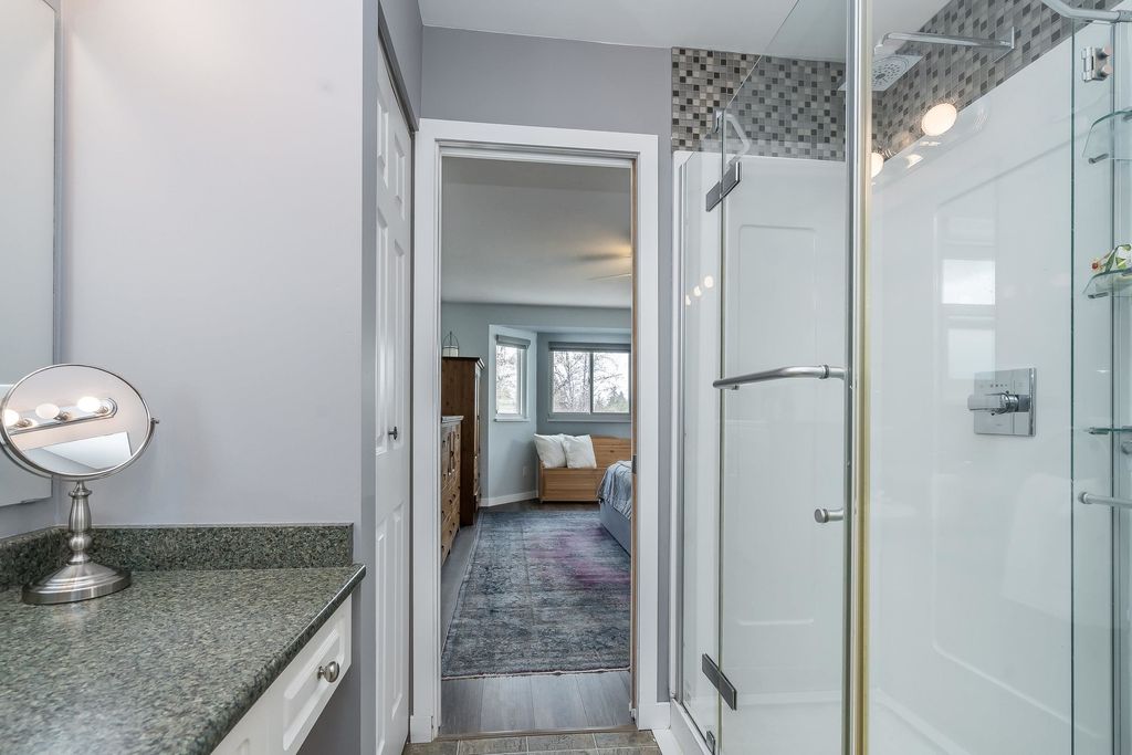 listing image 1109477359971479042