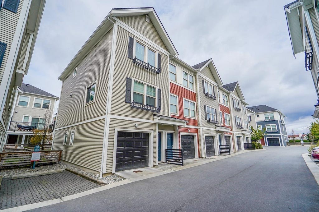 Photo of 32633 Simon Avenue #44, Abbotsford, BC V2T 0G9 (MLS # R3157143)