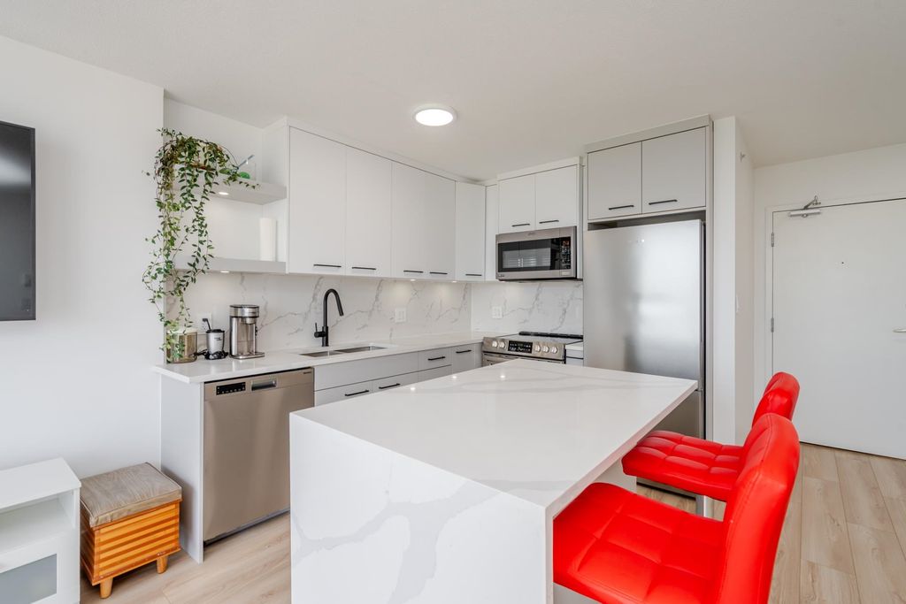 listing image 1100710739212042434