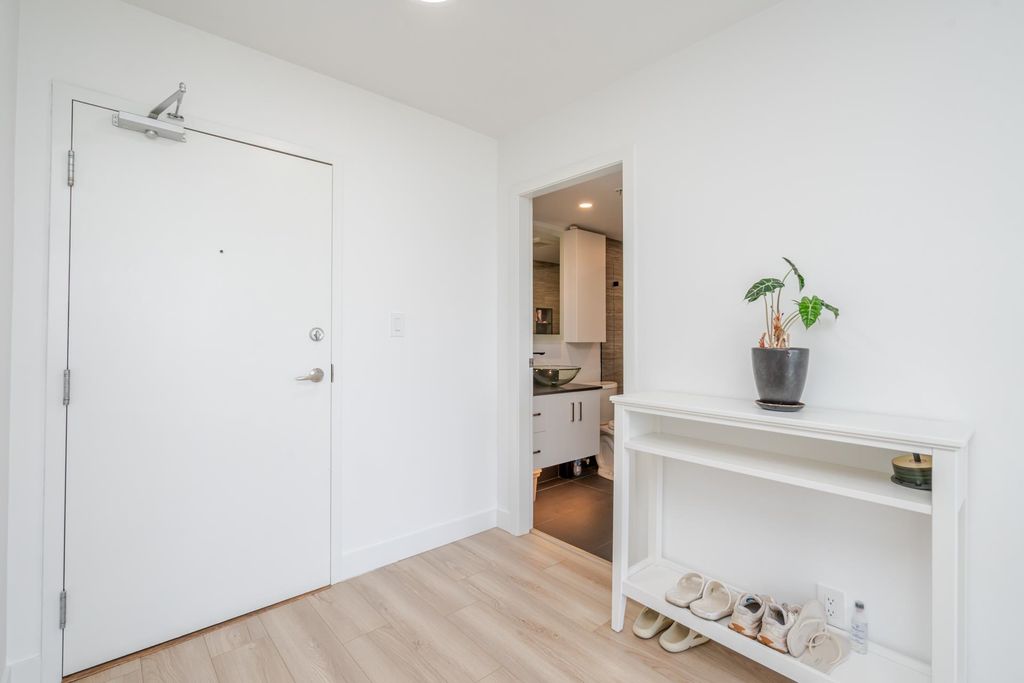 listing image 1104696569009485830