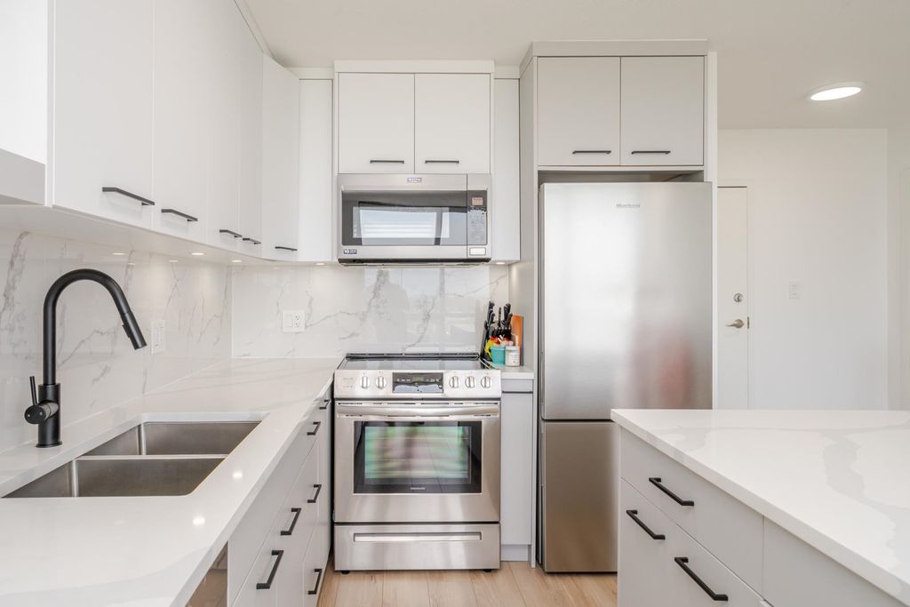 listing image 1103175399253708711