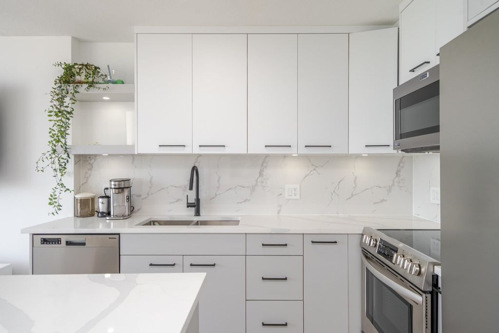 listing image 1105511535885980033