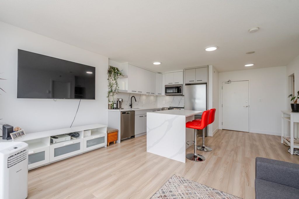 listing image 1103718593714918212