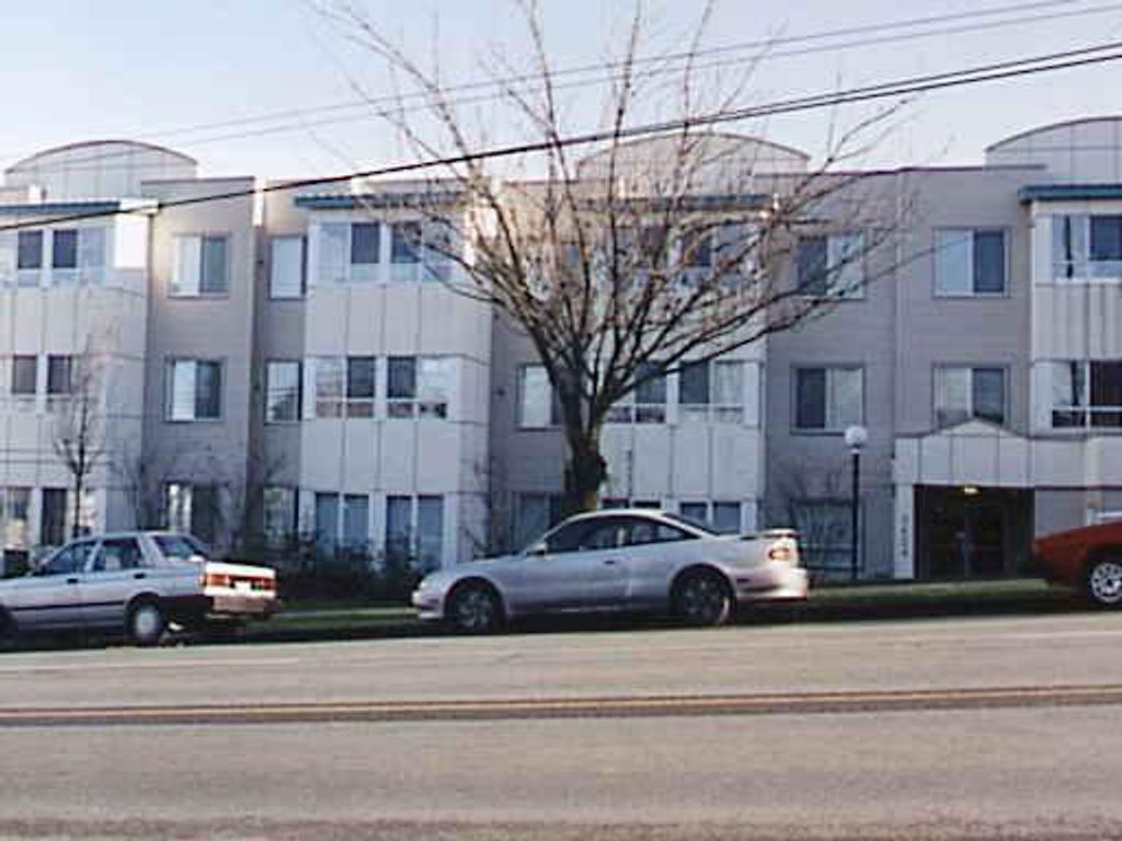 listing image 1103951720398856001