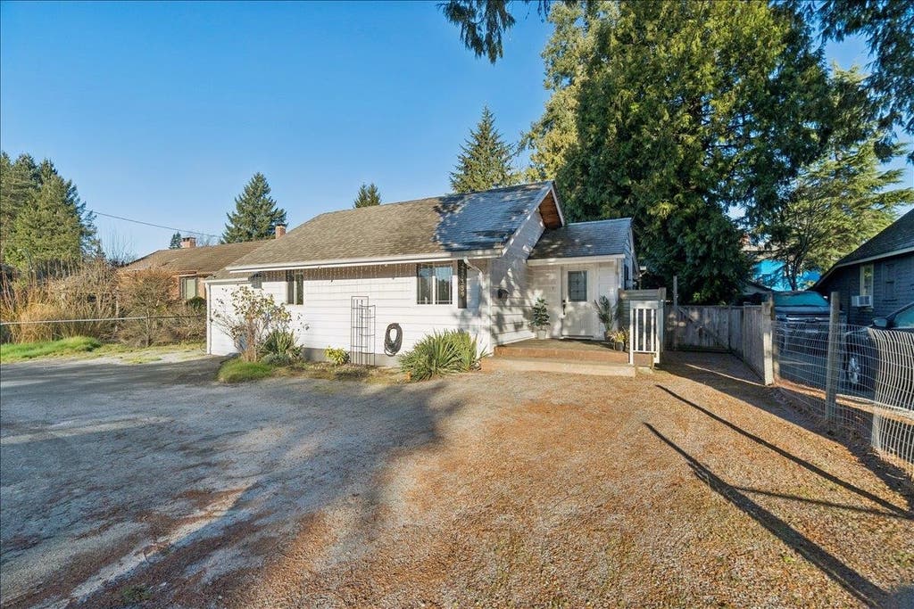 Photo of 21339 Dewdney Trunk Road, Maple Ridge, BC V2X 3G2 (MLS # R3148539)